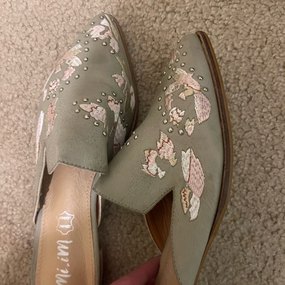 Mi.iM Women's Green Floral Embroidered Flats - Picture 2 of 5